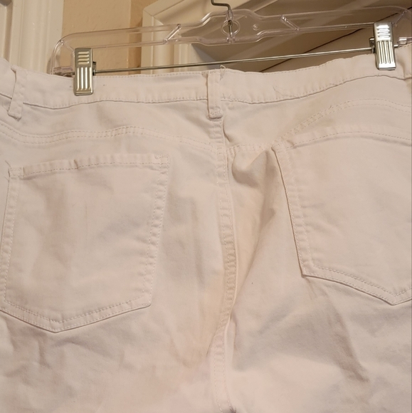 DRESSBARN W62 WHITE MODERN FIT BOYFRIEND CROP JEANS - Picture 2 of 5